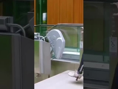 障害者向け屋外用水力車椅子のリフト