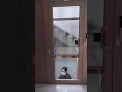 コンパクトな住宅用エレベーター 狭いスペースで快適でスタイリッシュ